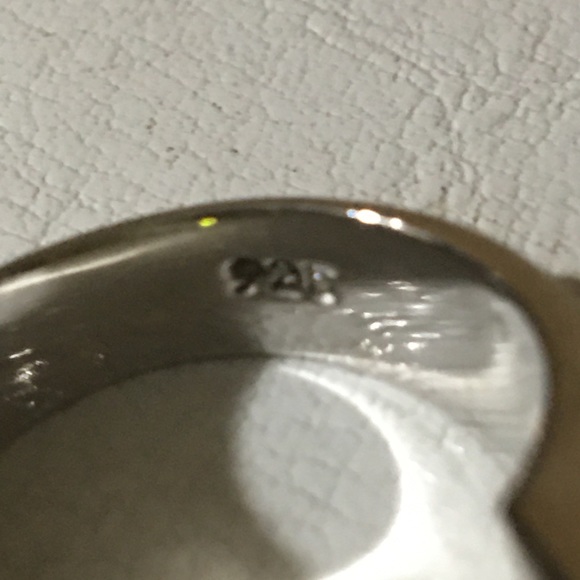Stunning Sterling Silver Size 6 Ladies Ring - Picture 3 of 4